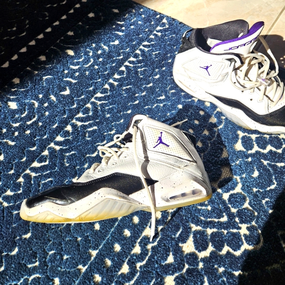 Nike Jordan sneakers, sz 9.5